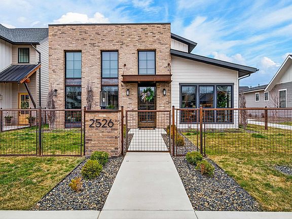 3rd image of 2526 W Rustic Frg