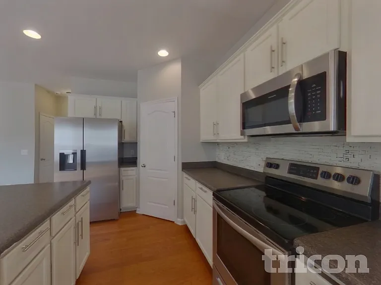 527 W Saddletree Dr — Photo 6