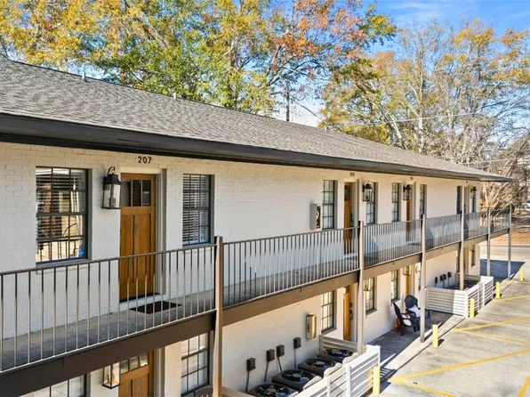 230 E Samford Ave APT 207, Auburn, AL 36830