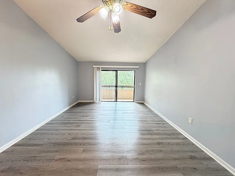 5239 Vineland Rd #A203 — Photo 4