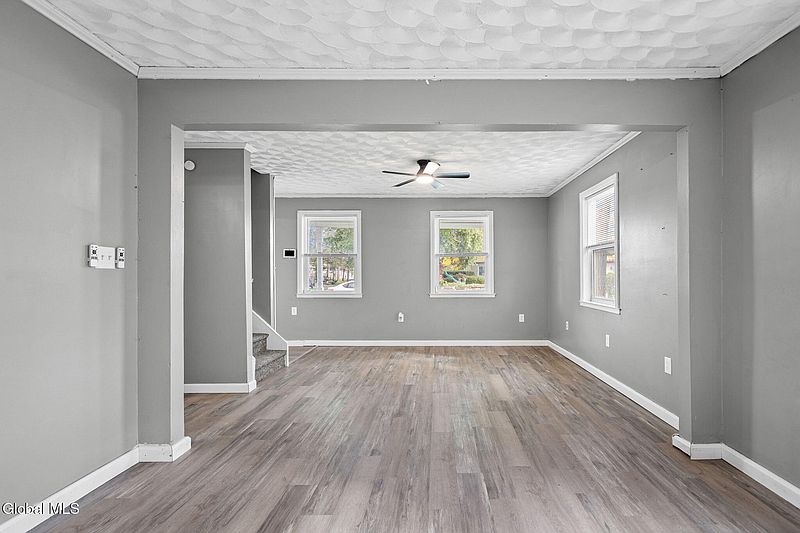 5th image of 1037 Helen Street