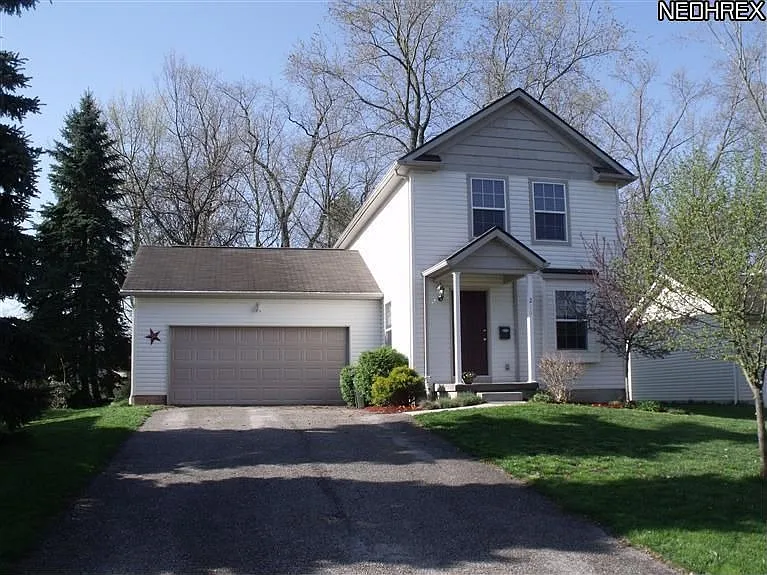 216 W Oak St photo 1