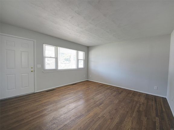 3rd image of 10606 Lochness Pl