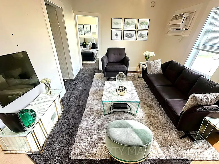 322 E 15th St #3 — Photo 7