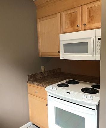 4th image of 7930 Charter Oak Ln #7930