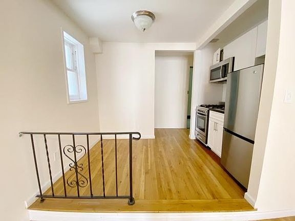 5th image of 139 E 27th St APT 6E