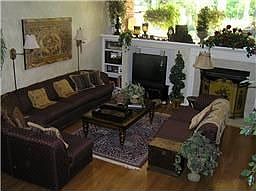 4th image of 7434 Guinevere Dr