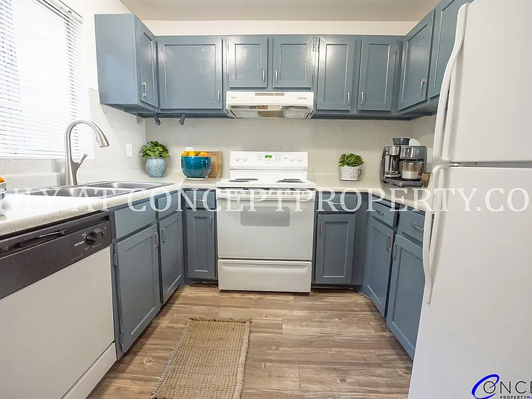 Foothill Terrace — Photo 250