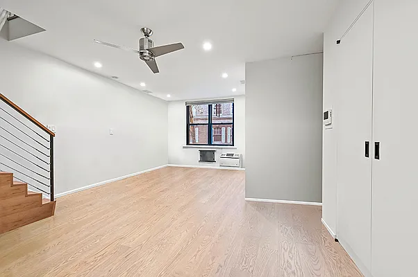 Sold by Poljan Properties Inc. | media 32