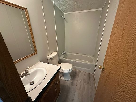 4th image of 3 Gladeview Dr
