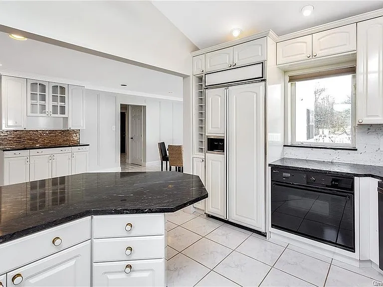 2185 Sultana Dr — Photo 11
