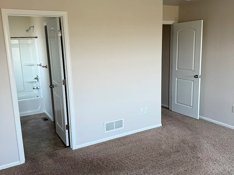 908 W Union Ave — Photo 10
