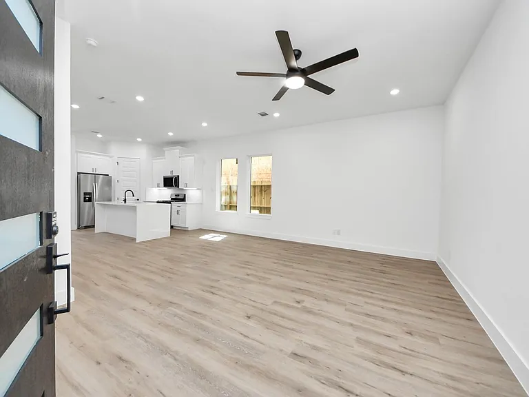 3310 Hardy St — Photo 3