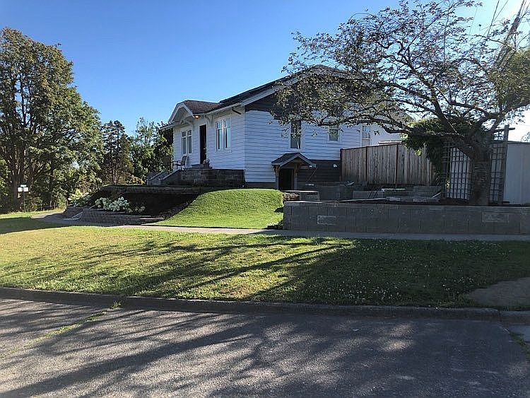 1st image of 2745 N Park Dr