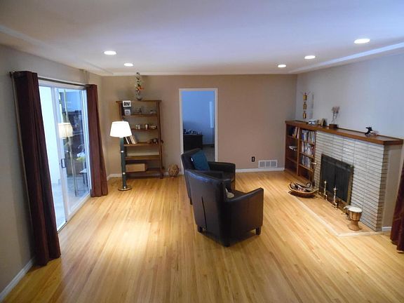 3rd image of 1404 Cardenas Dr NE