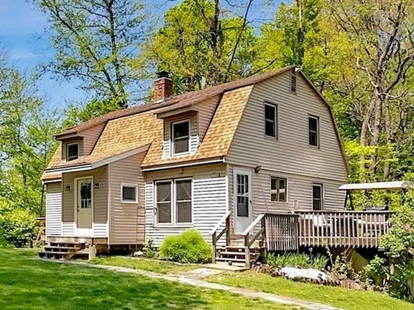 26 Pleasant Ave, Deerfield, MA 01342