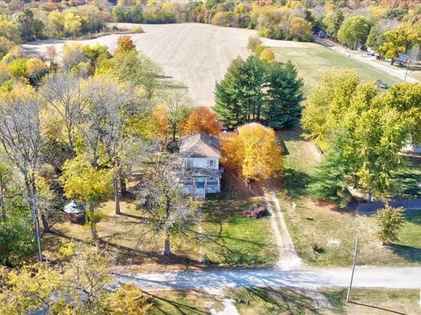 444 W Lewis St, Palmyra, IL 62674