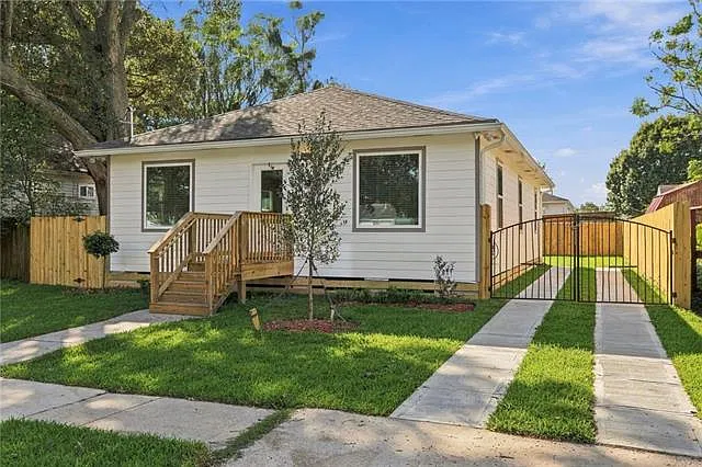 3 bed, 2.0 bath, 1341 sqft, $2,200 — Photo 1