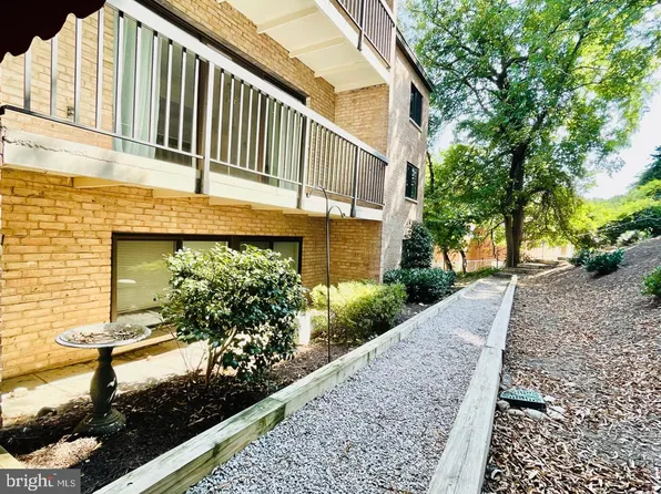 3200 S 28th St APT 304, Alexandria, VA 22302