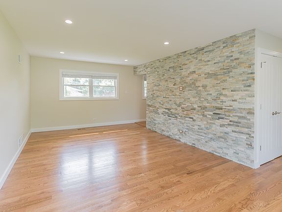 5th image of 1405 W Saint James Pl