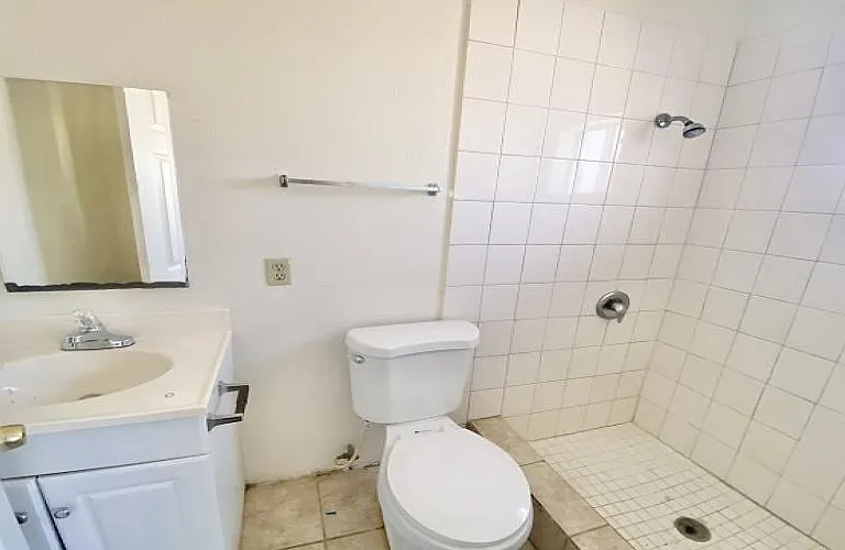 424 E Independence St #1 — Photo 6