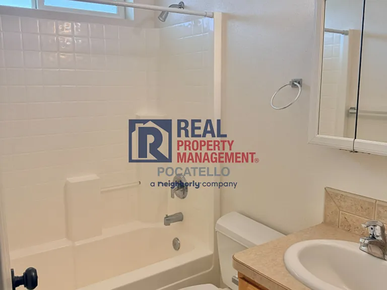 1586 Dustin Cir — Photo 18