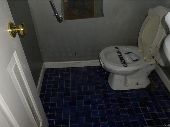 4th image of 848 Lincoln Ave