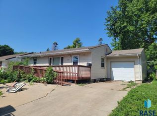 2309 S Crestwood Rd, Sioux Falls, SD 57105