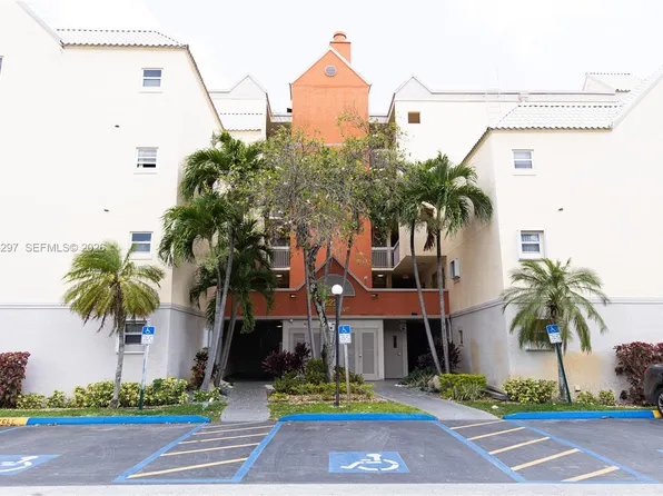 8225 Lake Dr APT 203, Doral, FL 33166