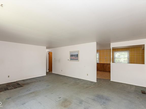 3rd image of 1916 Fairhaven Dr