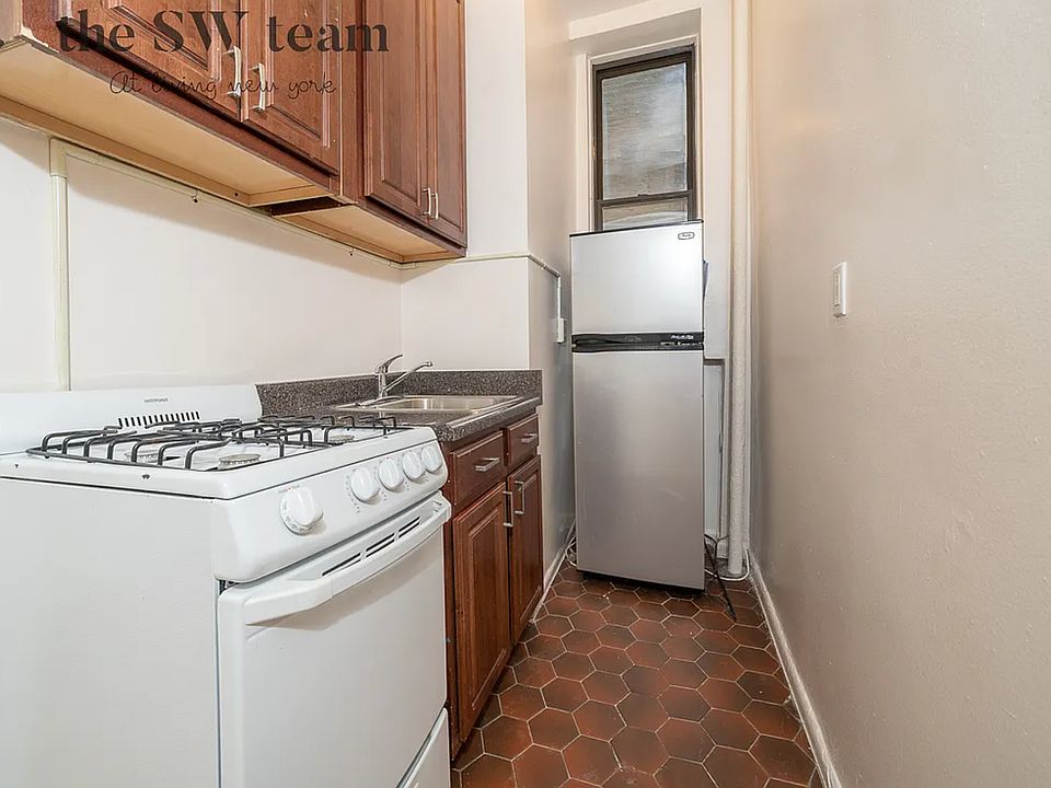 2nd image of 160 W 84th St APT 4A