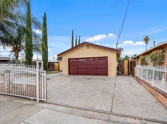 2nd image of 1266 W Rialto Ave