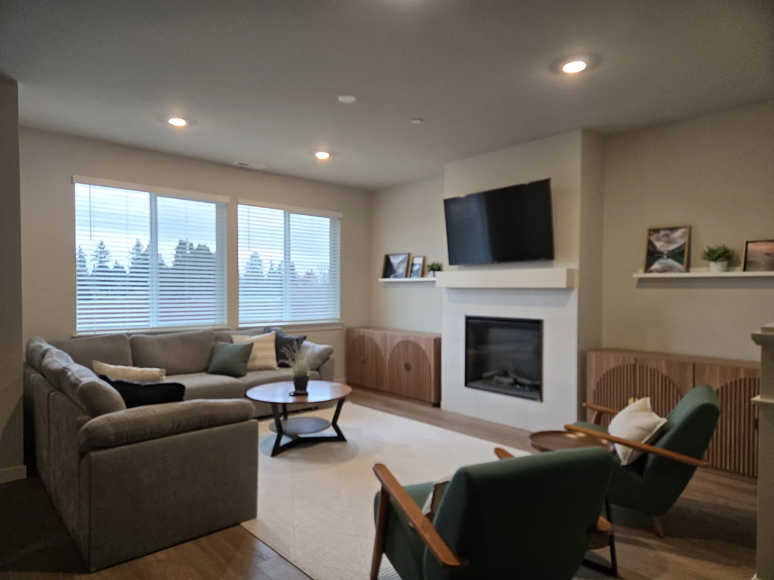 4 bed, 2350 sqft, $5,500 — Photo 2