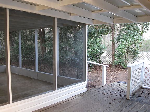 3rd image of 3815 Wonderland Dr
