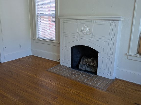 2nd image of 2842 Park St #1
