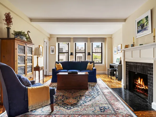 151 East 83rd Street 6D image 2 of 14