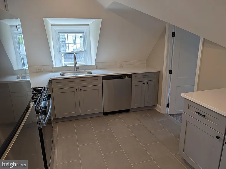25 Jones Ave #2 — Photo 4
