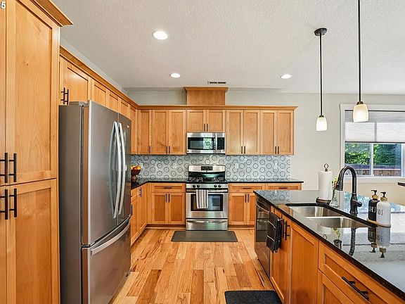 5th image of 28611 Greenway Dr
