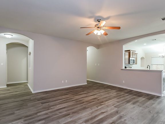 5th image of 258 Kennedy Dr