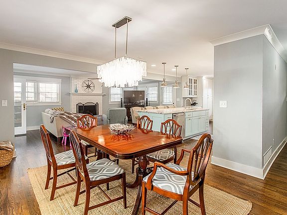 Large dining area 