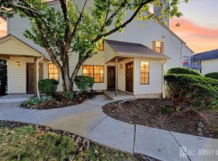 1002 Woodbridge Commons Way, Iselin, NJ 08830