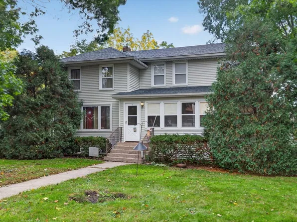 10912 N Woodstock St, Huntley, IL 60142