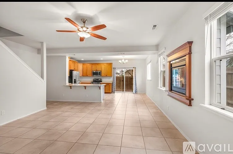 679 Kaitlin Ln — Photo 3
