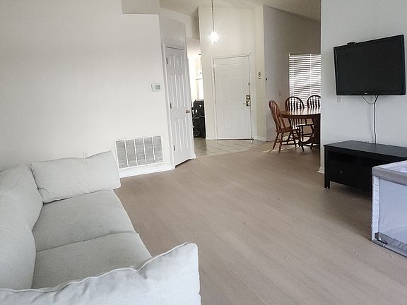 5th image of 304 High Point Dr