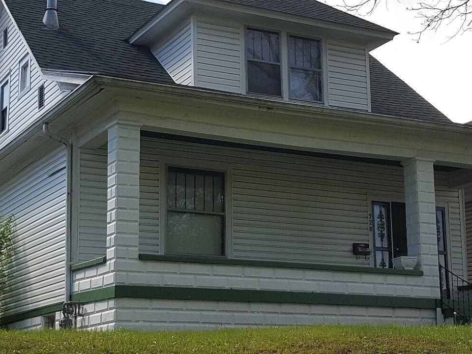 728 Southwestern Pkwy front side
