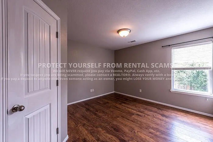 1137 S Holland Dr — Photo 5