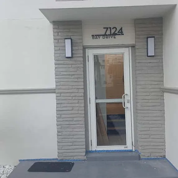 7124 Bay Dr #7 — Photo 1