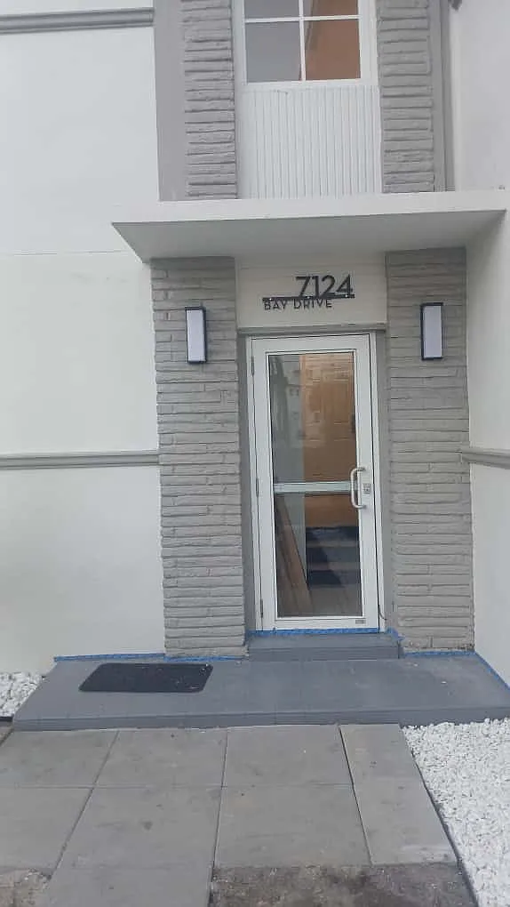 Building Photo - 7124 Bay Dr #7