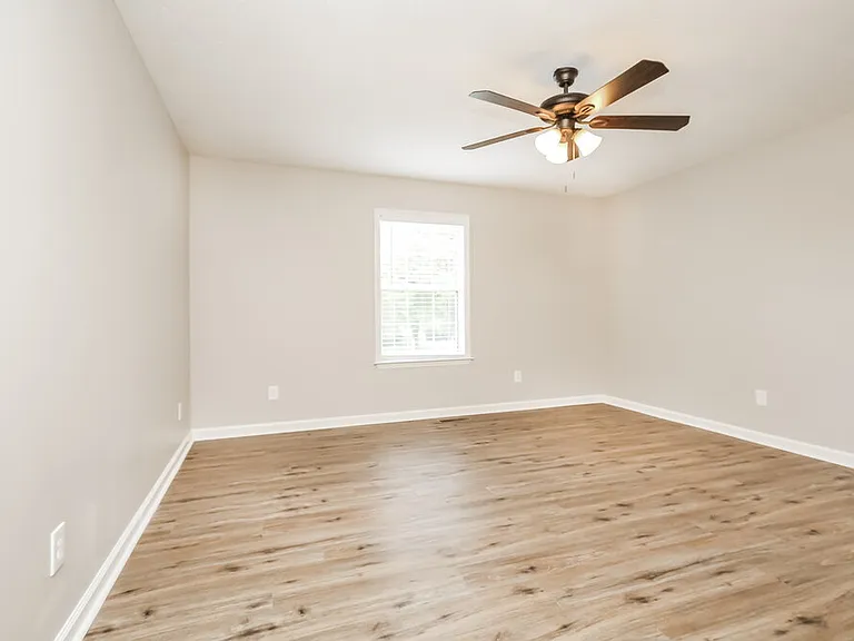 300 Southlake Dr — Photo 10