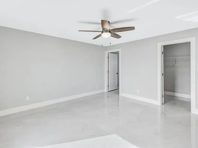23 NE 16th Pl — Photo 9
